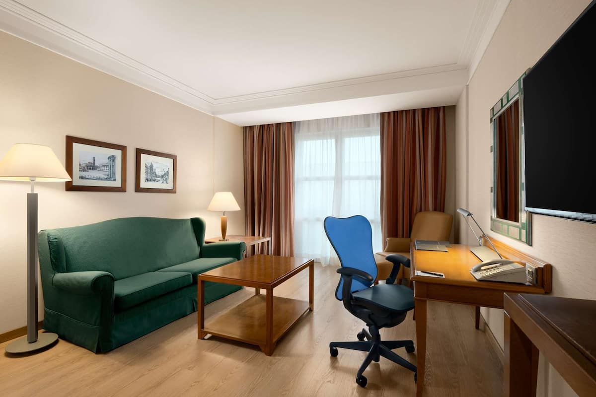 Ropa de cama de alta calidad y minibar