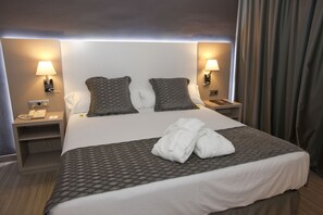 Minibar, in-room safe, desk, free WiFi