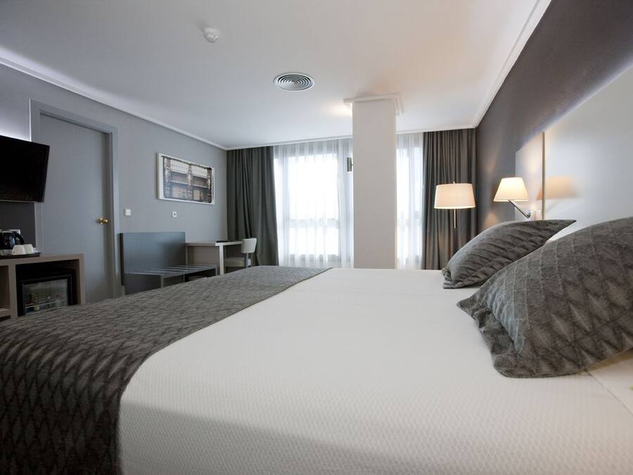 Minibar, in-room safe, desk, free WiFi