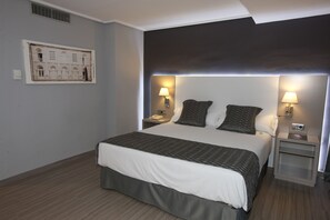 Minibar, coffres-forts dans les chambres, bureau, Wi-Fi gratuit