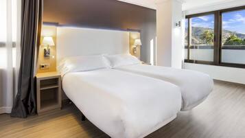 Minibar, coffres-forts dans les chambres, bureau, Wi-Fi gratuit