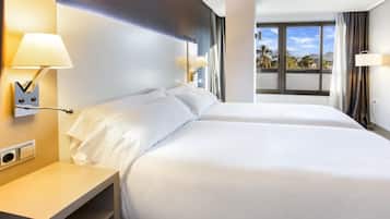 Minibar, coffres-forts dans les chambres, bureau, Wi-Fi gratuit