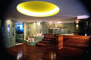 Indoor spa tub