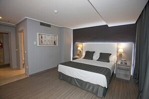 Minibar, in-room safe, desk, free WiFi