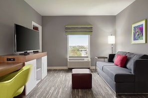Room, 1 King Bed, Non Smoking | Premium bedding, down duvets, in-room safe, blackout curtains