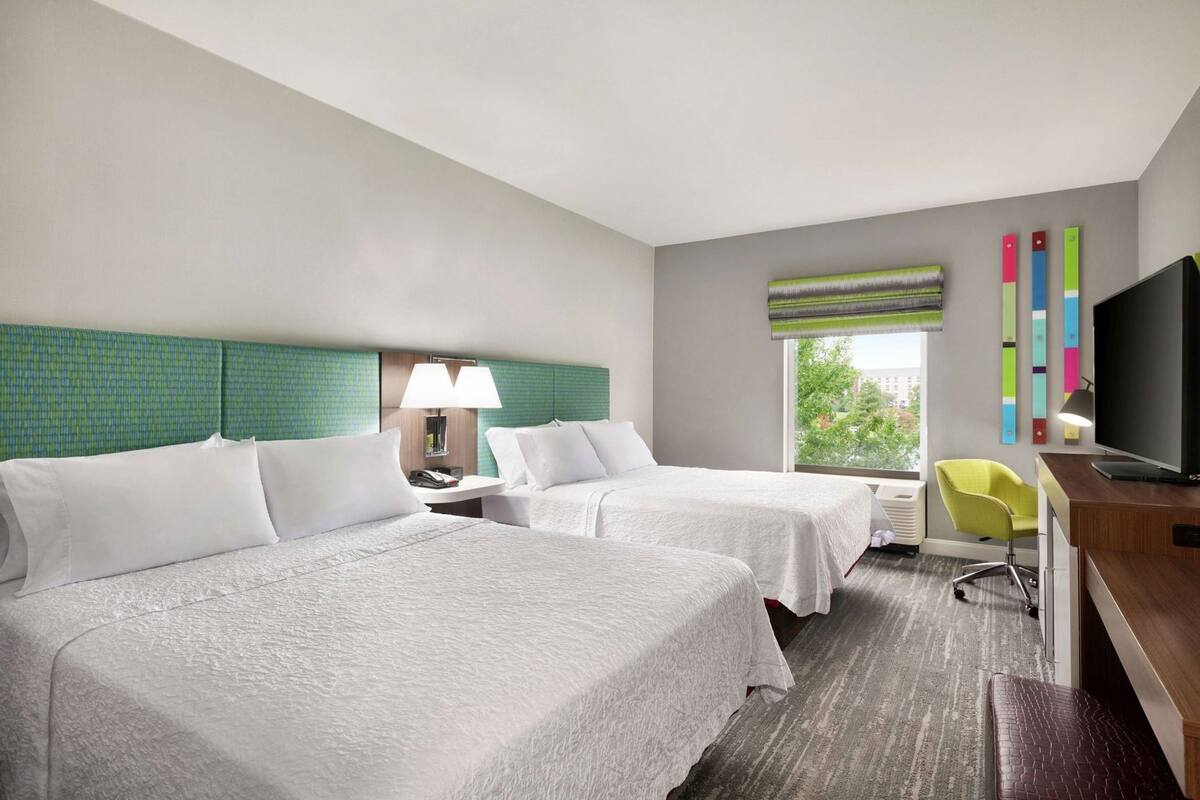 Premium bedding, down comforters, in-room safe, blackout drapes