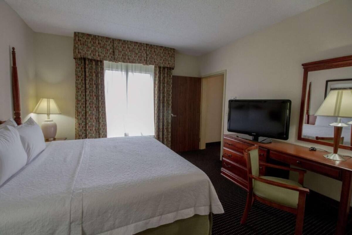 Premium bedding, down comforters, in-room safe, blackout drapes