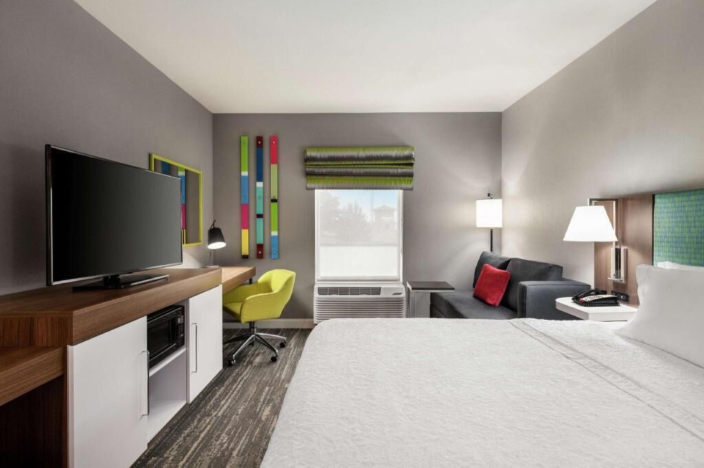 Luxe beddengoed, donsdekens, een kluis op de kamer