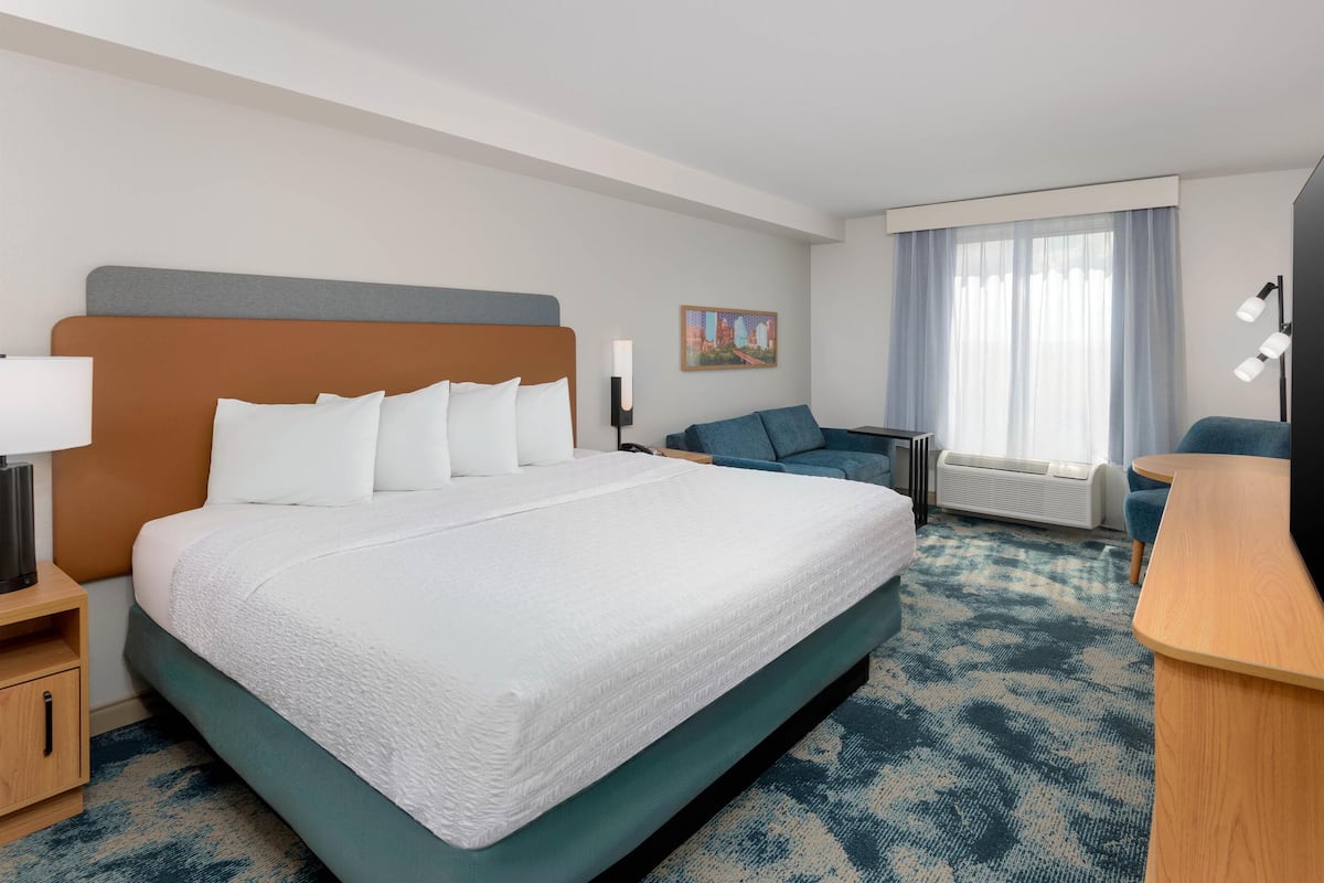 Blackout curtains, iron/ironing board, free cots/infant beds, free WiFi