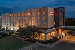 Exterior - Hampton Inn & Suites Austin-Airport (Austin)