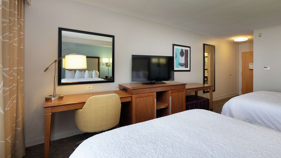 Hampton Inn & Suites Austin-Airport