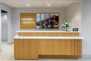 Reception - Hampton Inn & Suites Austin-Airport (Austin)