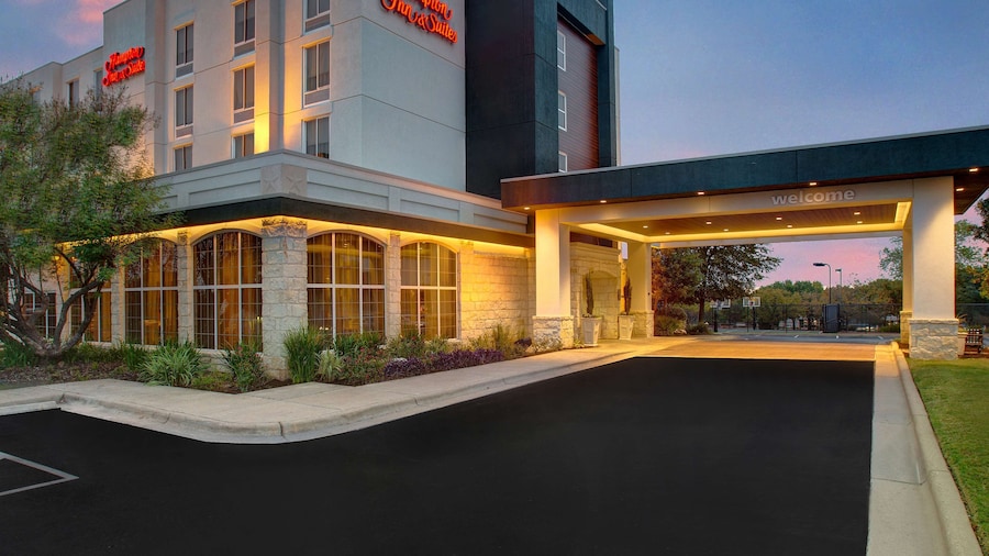 Hampton Inn & Suites Austin-Airport