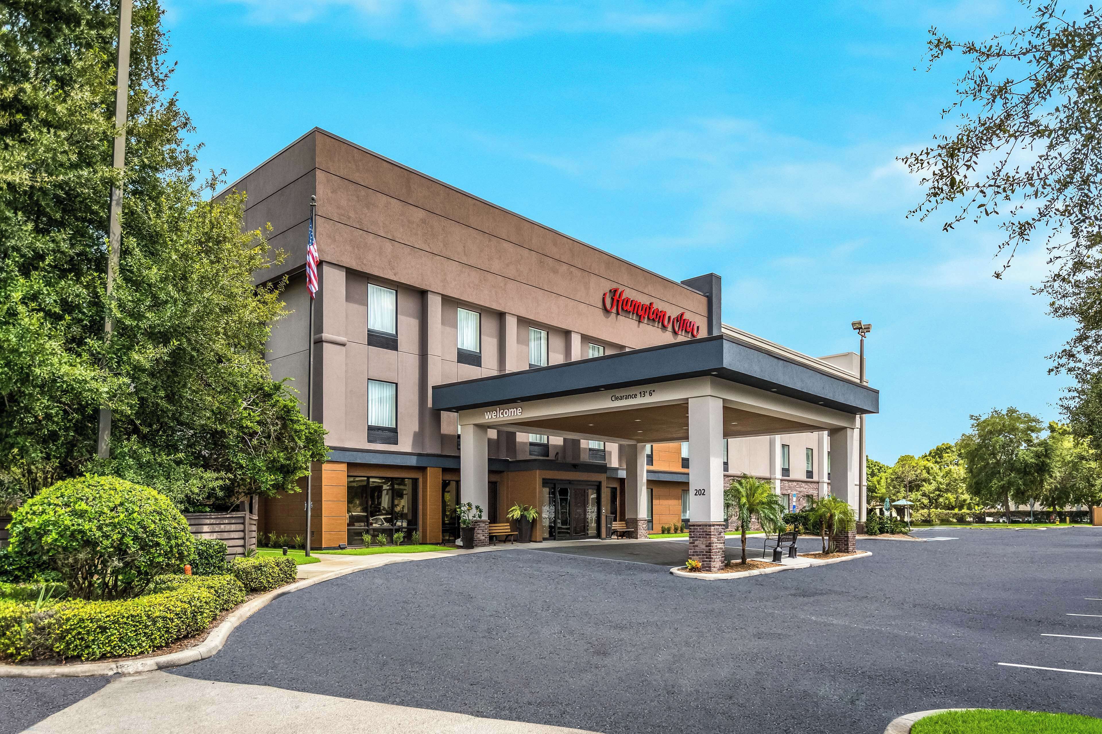 A Hampton Inn hotel with a clear entrance, a covered parking area, and a well-maintained lawn.