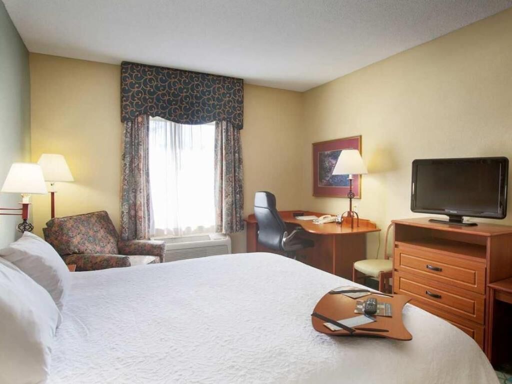 Desk, iron/ironing board, free cribs/infant beds, free WiFi
