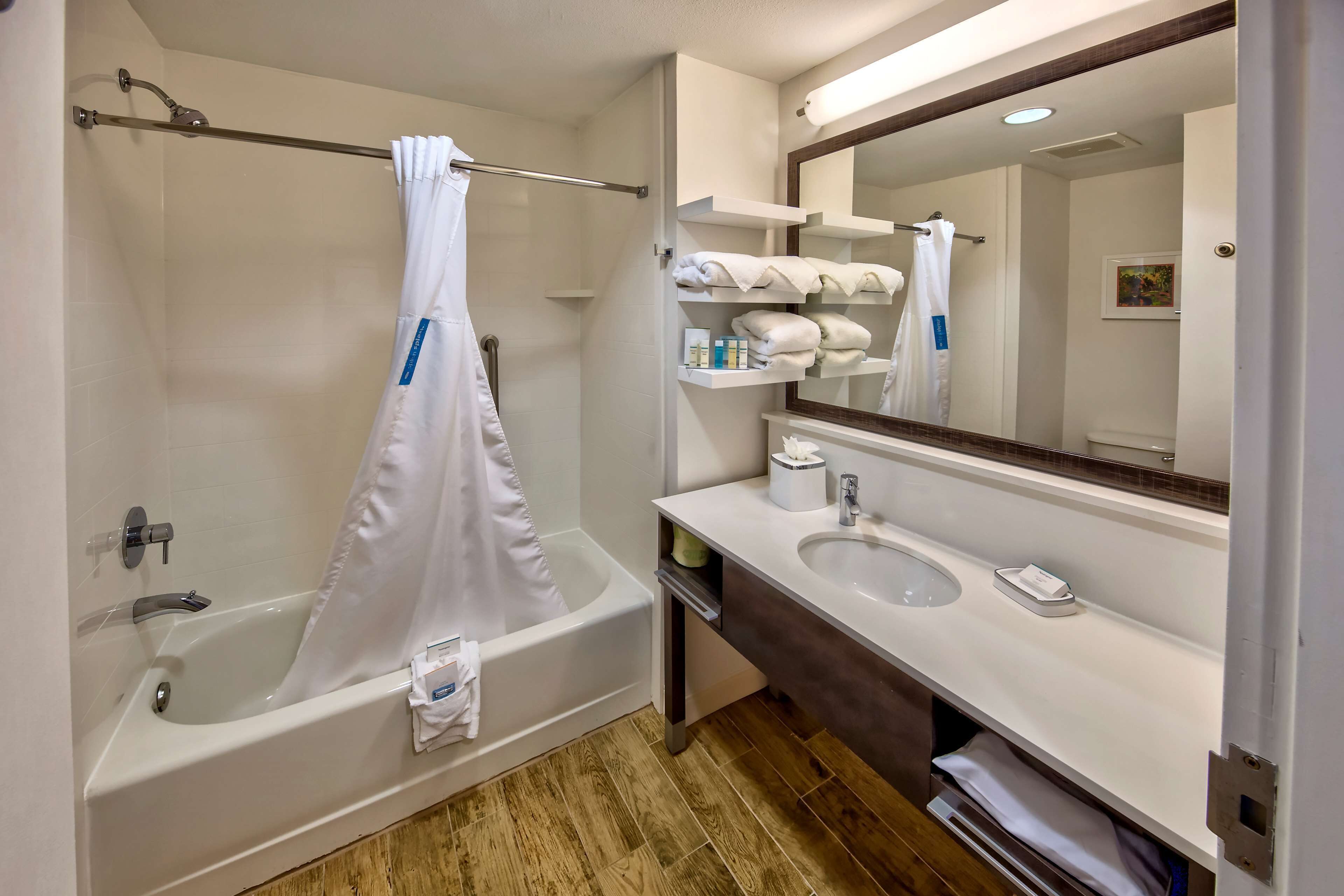 combined shower/bathtub, free toiletries, hair dryer, towels