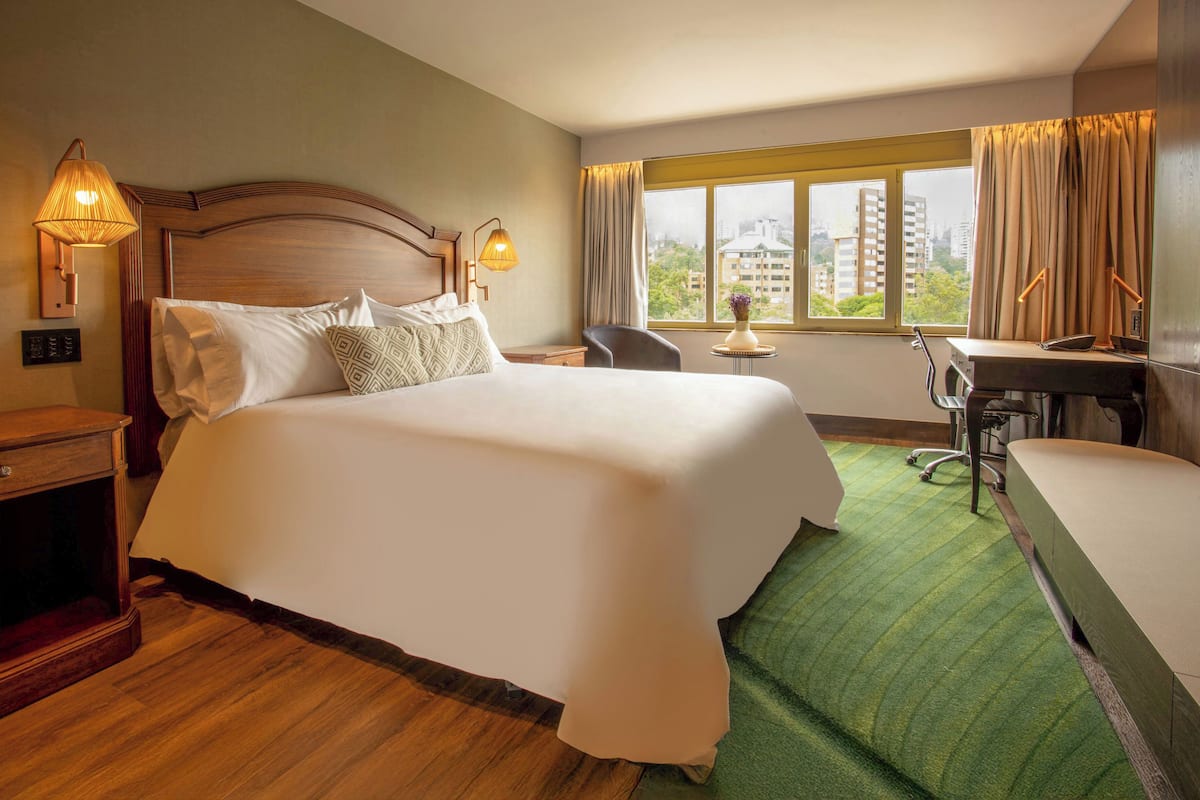 Premium Room | Premium bedding, minibar, in-room safe, desk