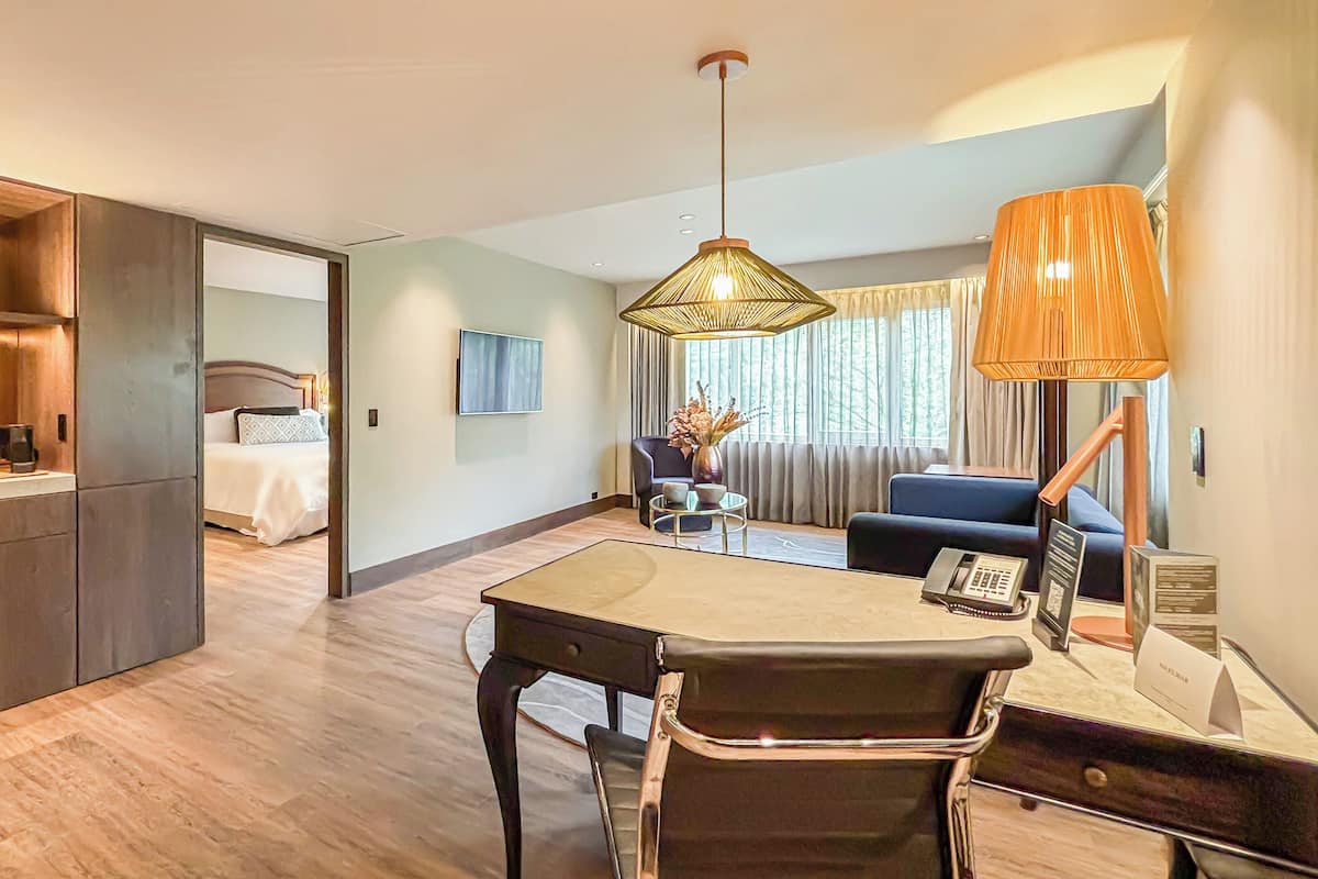 Hochwertige Bettwaren, Minibar, Zimmersafe, Schreibtisch