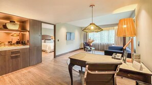 Ropa de cama de alta calidad y minibar 