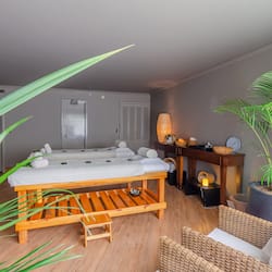 Sauna, steam room, Turkish bath/hammam, body treatments, aromatherapy