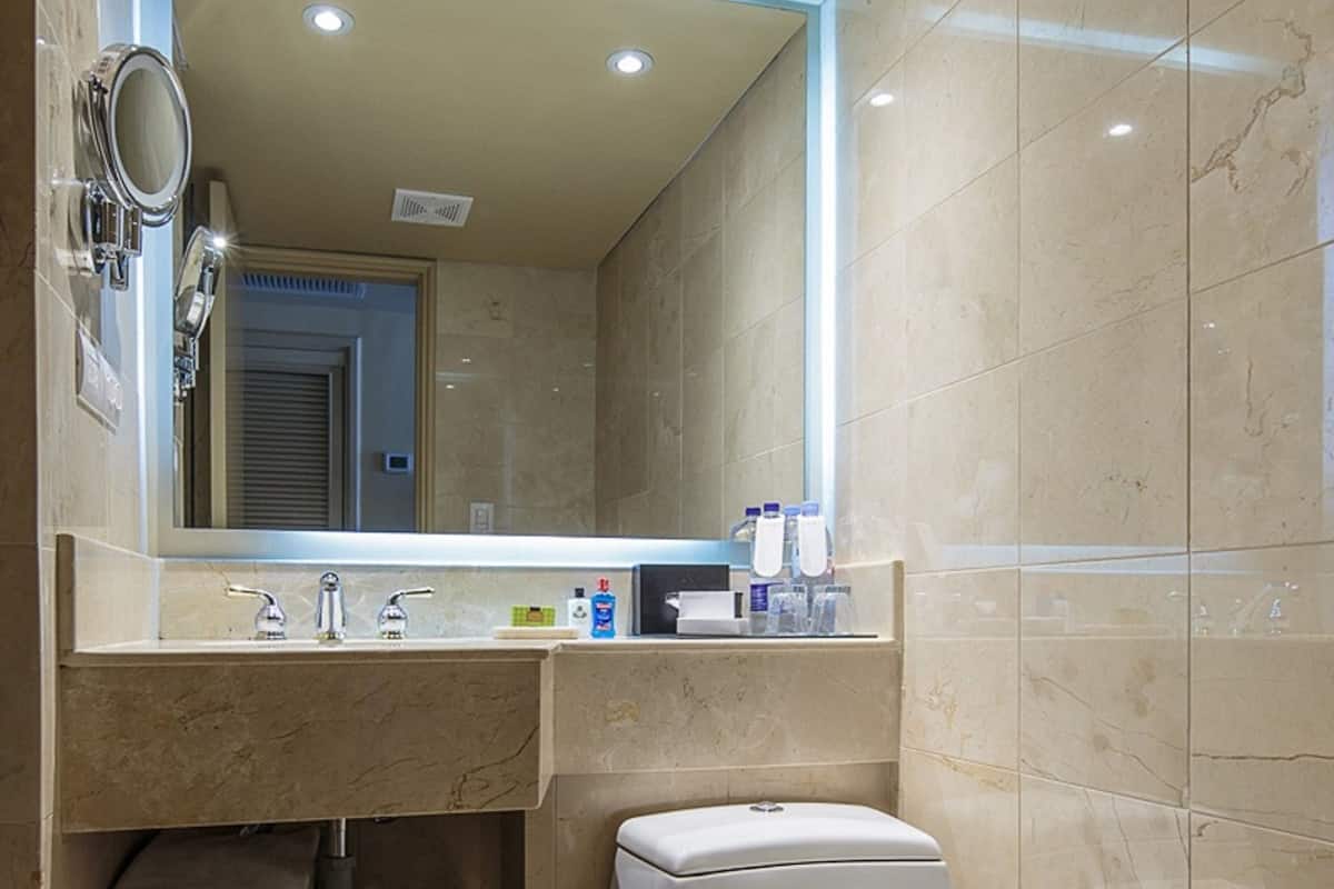 Shower, free toiletries, hair dryer, bathrobes