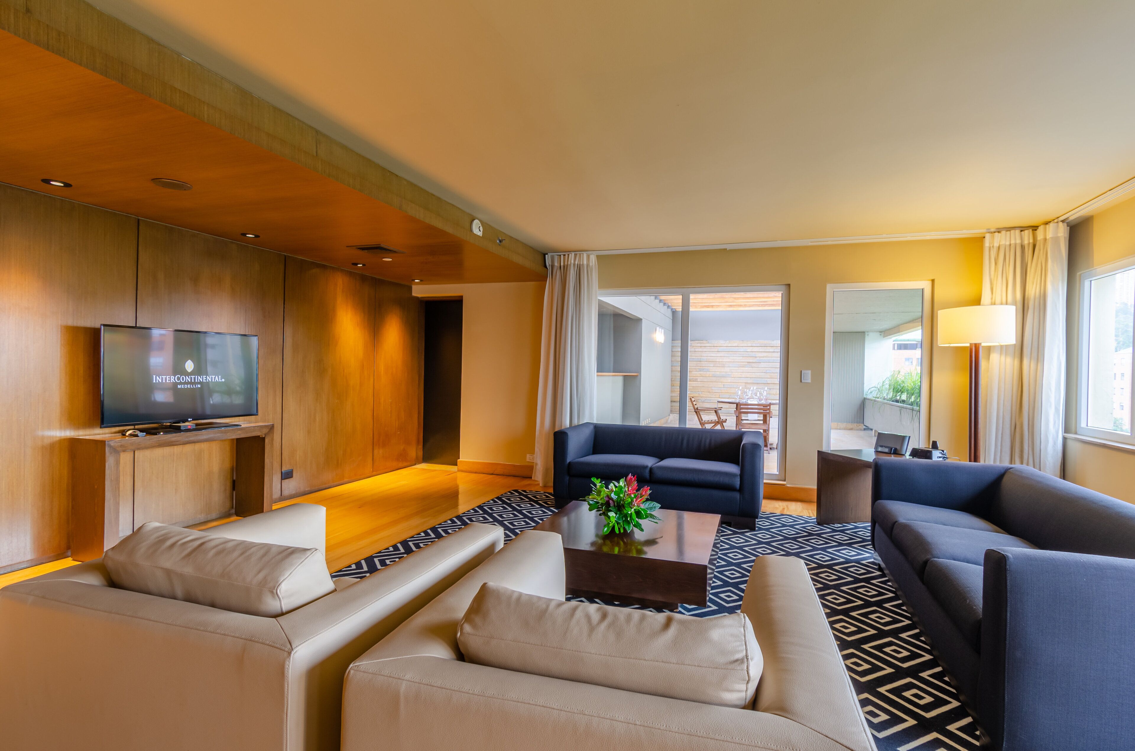 presidential suite | premium bedding, minibar, in-room safe, desk