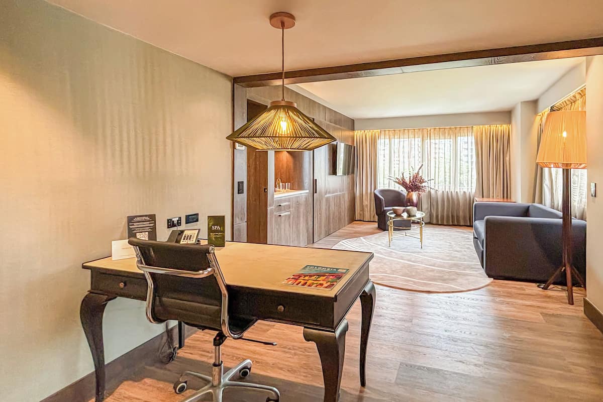 Suite, 1 Bedroom | Premium bedding, minibar, in-room safe, desk