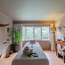 Sauna, steam room, Turkish bath, body treatments, aromatherapy