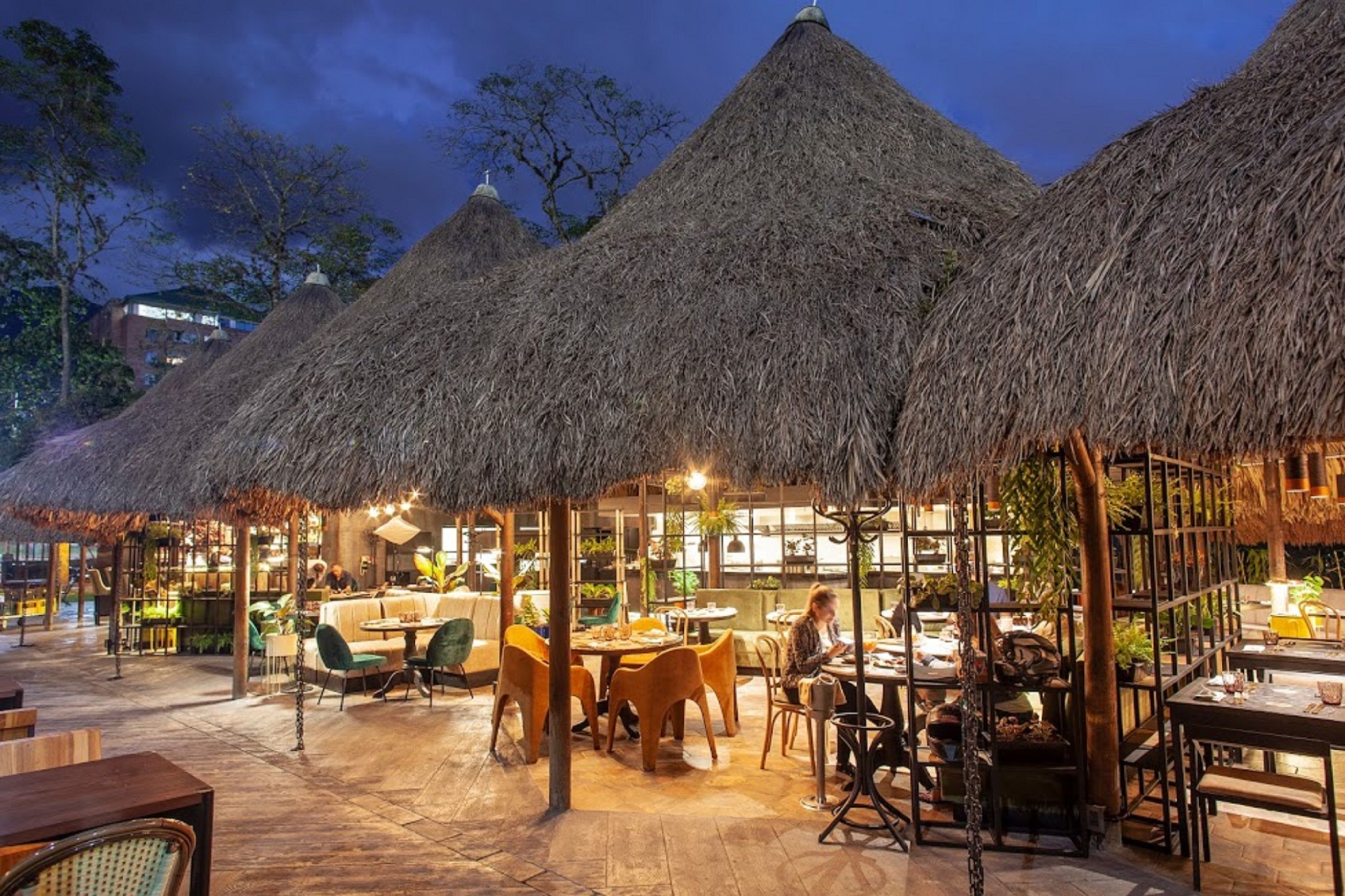 3 restaurants, breakfast served