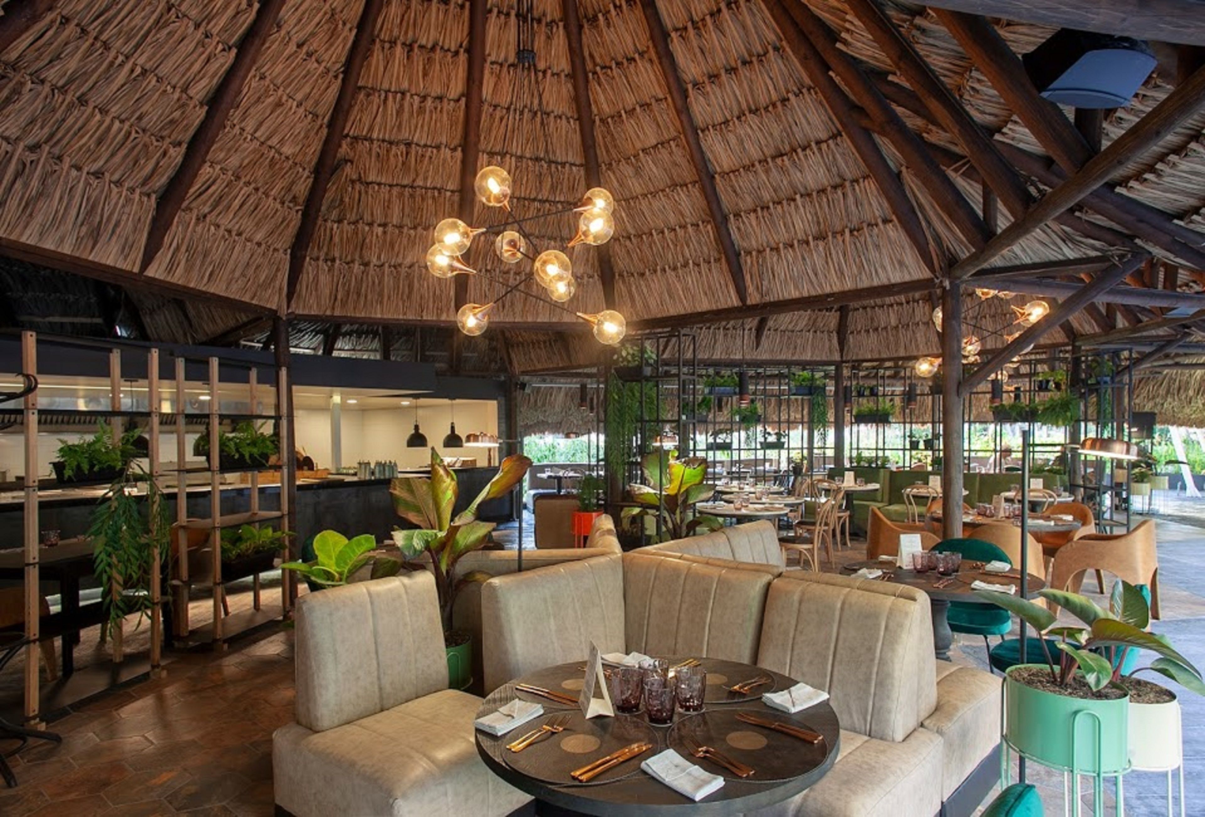 3 restaurants, breakfast served