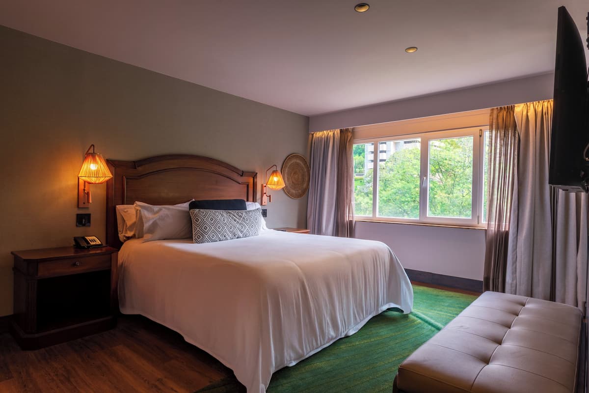 Premium bedding, minibar, in-room safe, desk