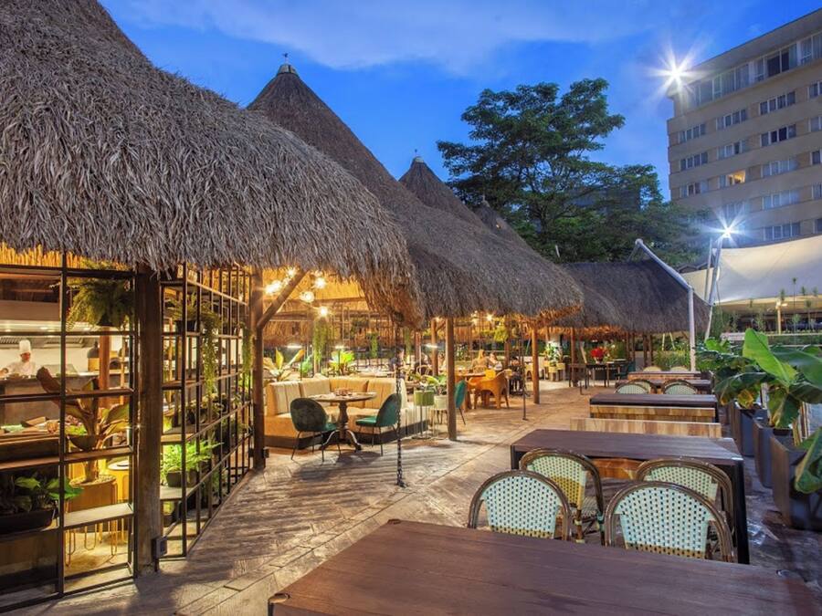 3 restaurantes, é servido café da manhã