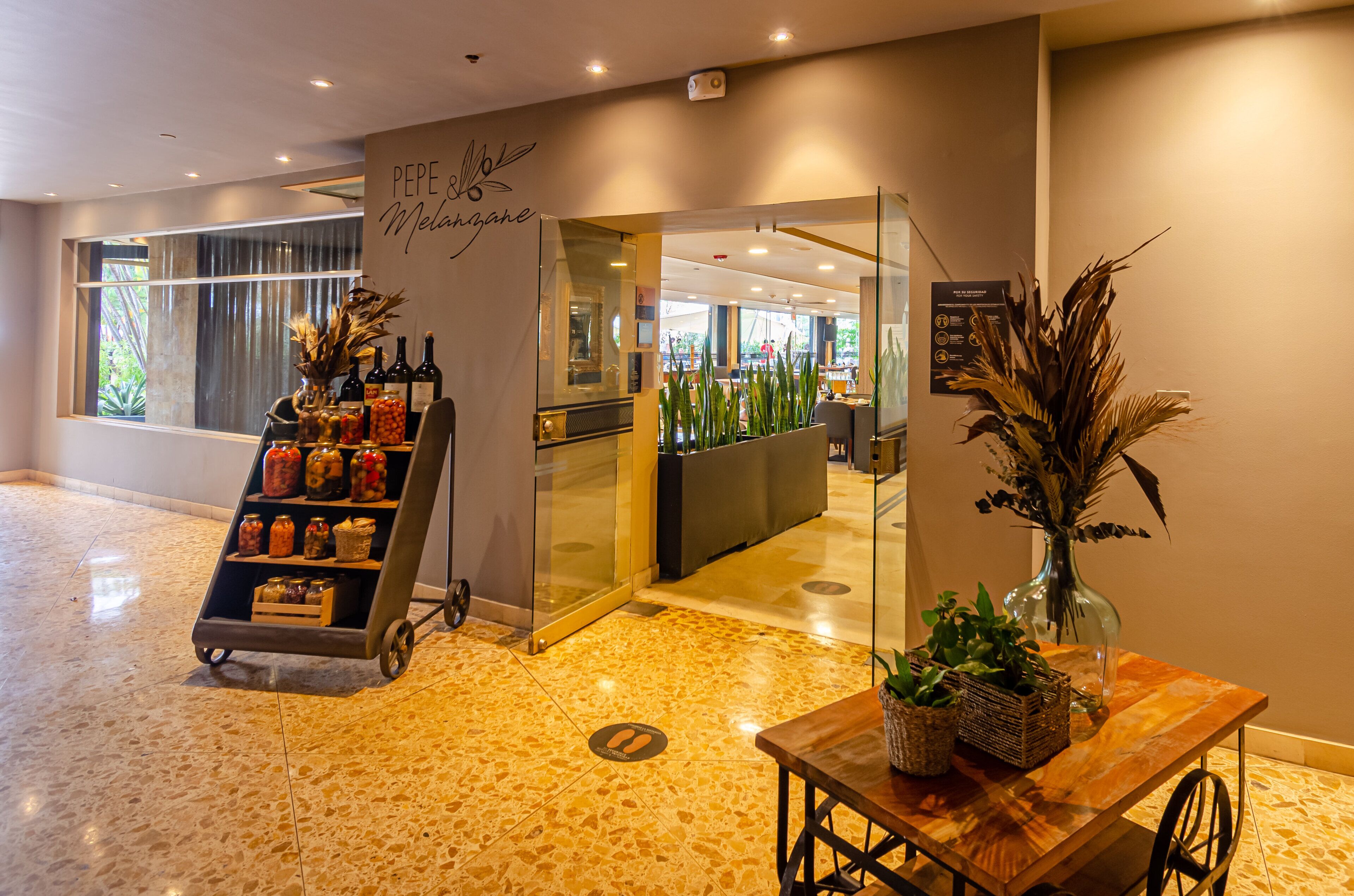 3 restaurants, breakfast served