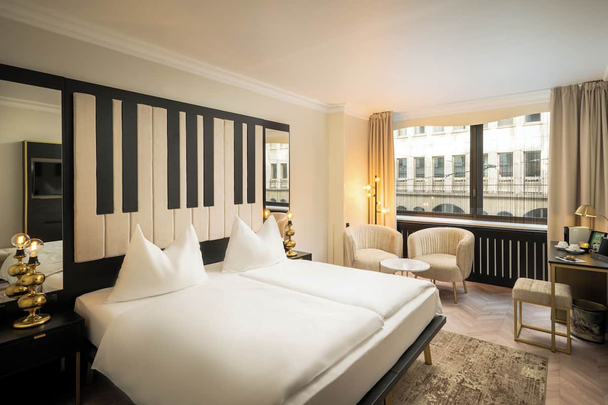 Chambre Deluxe, 1 trĂšs grand lit | Minibar, coffres-forts dans les chambres, bureau