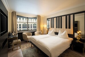 Chambre supérieure, 1 grand lit | Minibar, coffre-fort, bureau