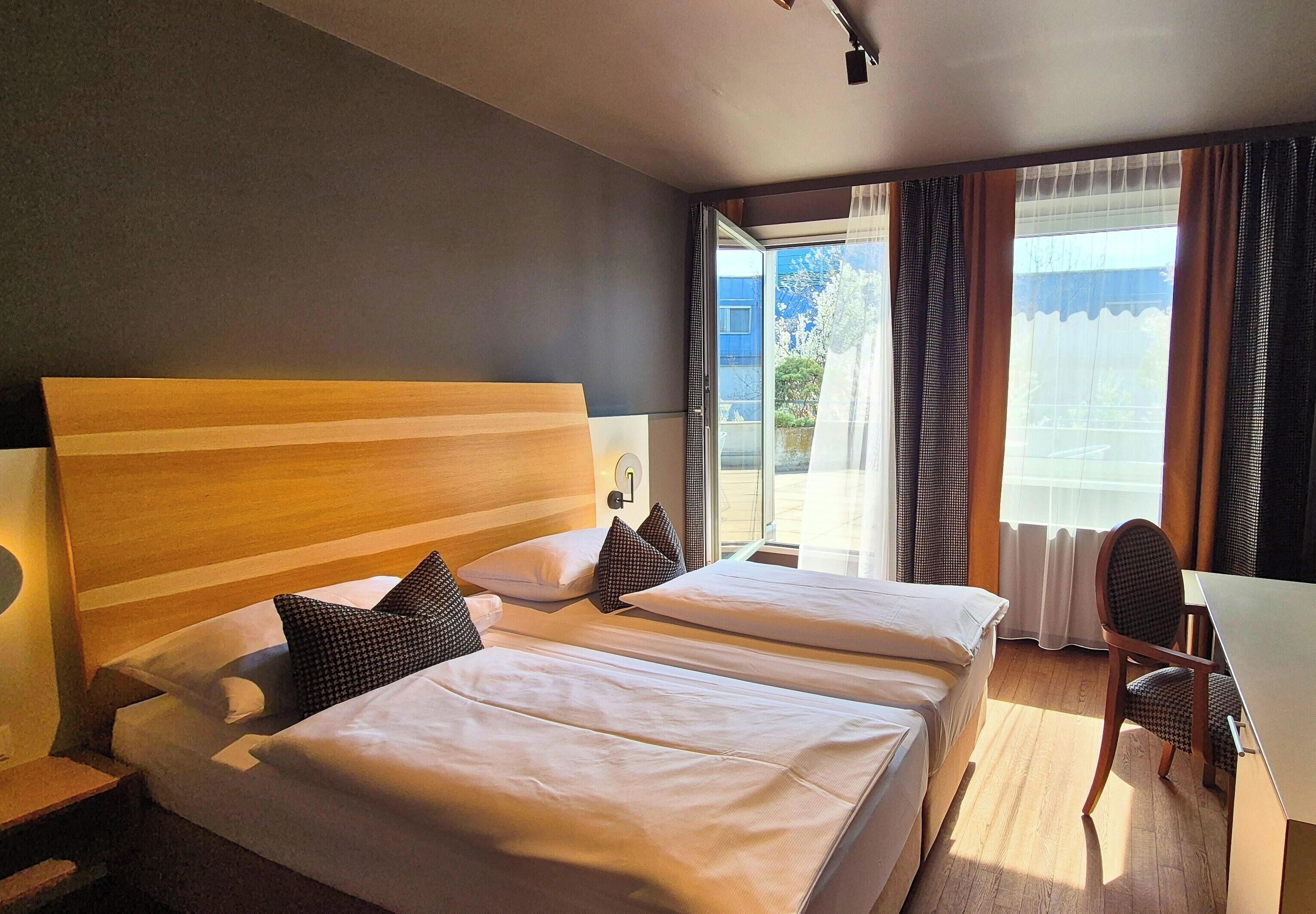 Premium bedding, minibar, in-room safe, desk