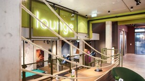 Lobby-lounge