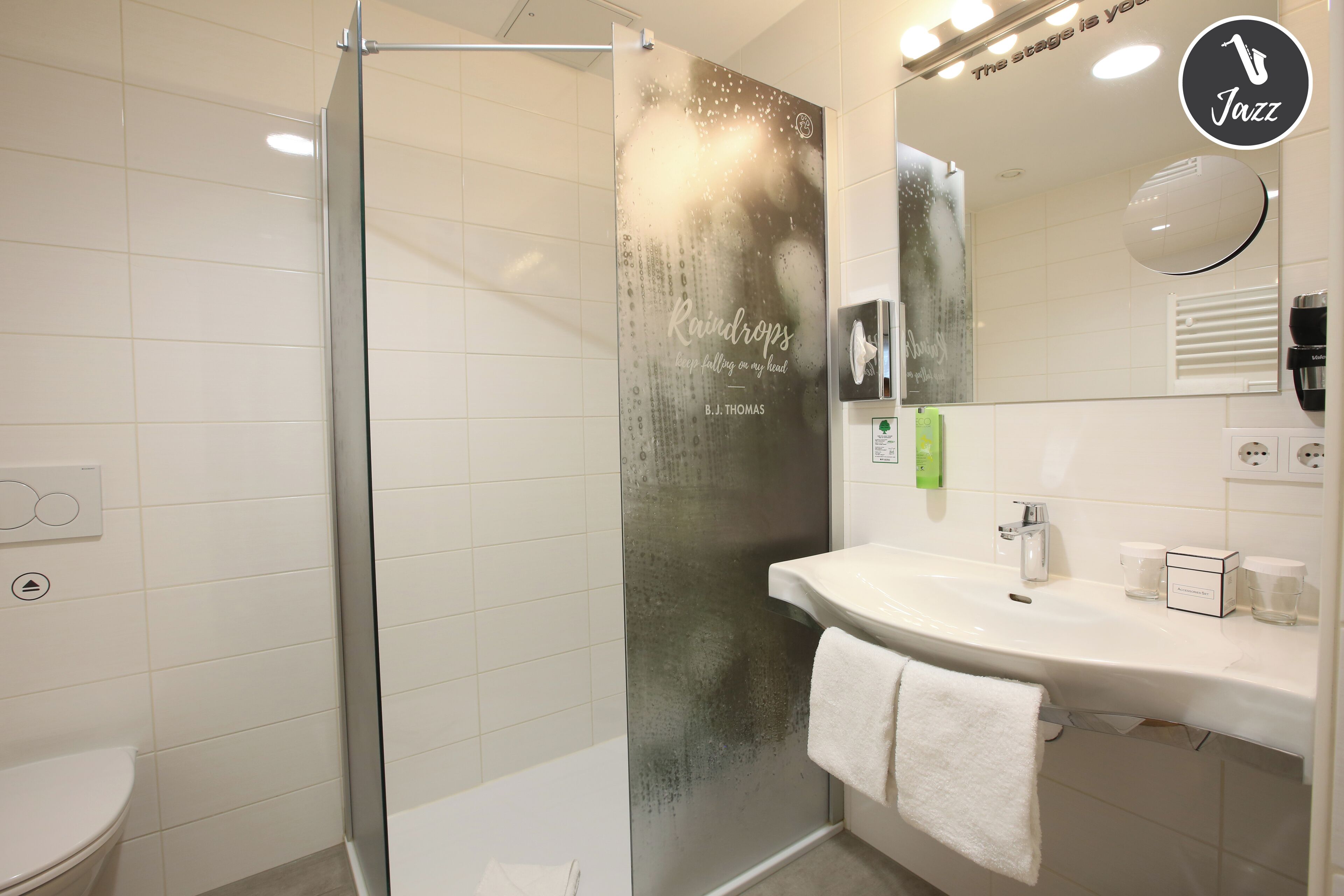 deluxe double or twin room | bathroom | free toiletries, hair dryer, towels, soap