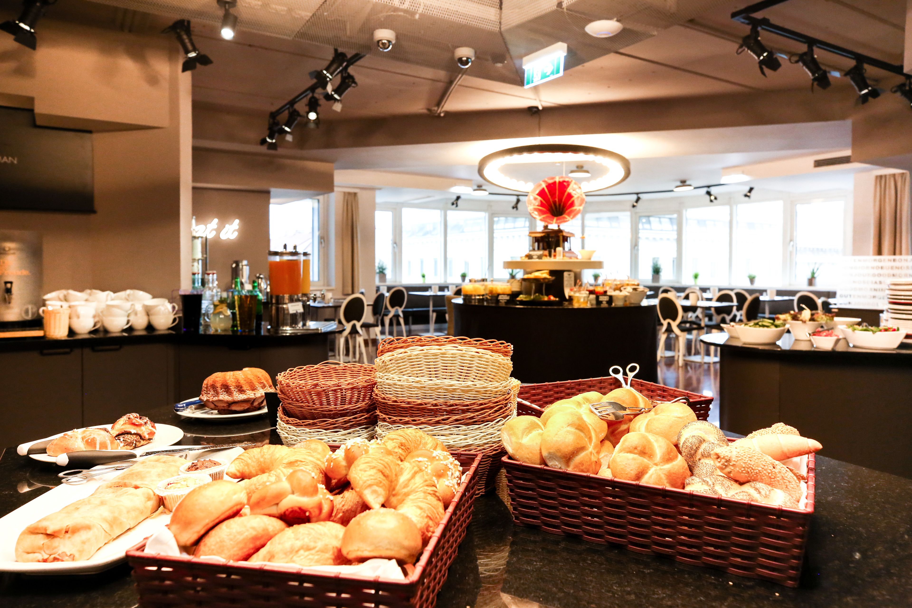 Daily full breakfast (EUR 22 per person)