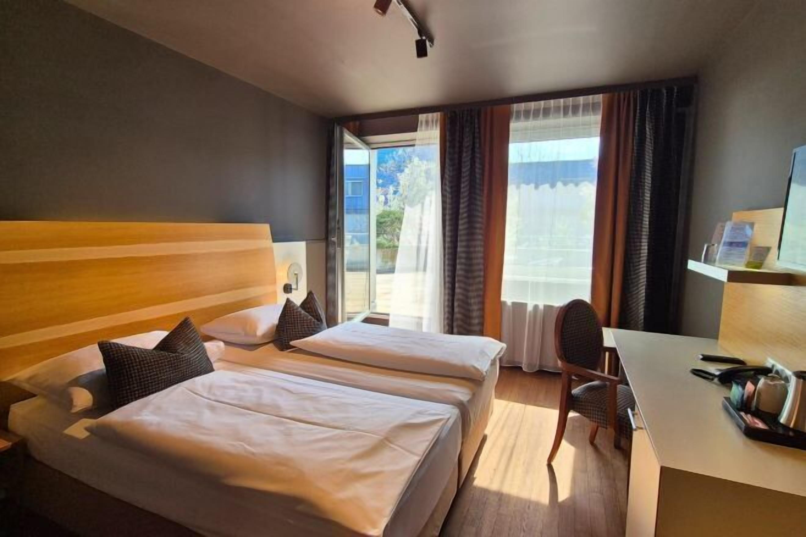 Premium bedding, minibar, in-room safe, desk