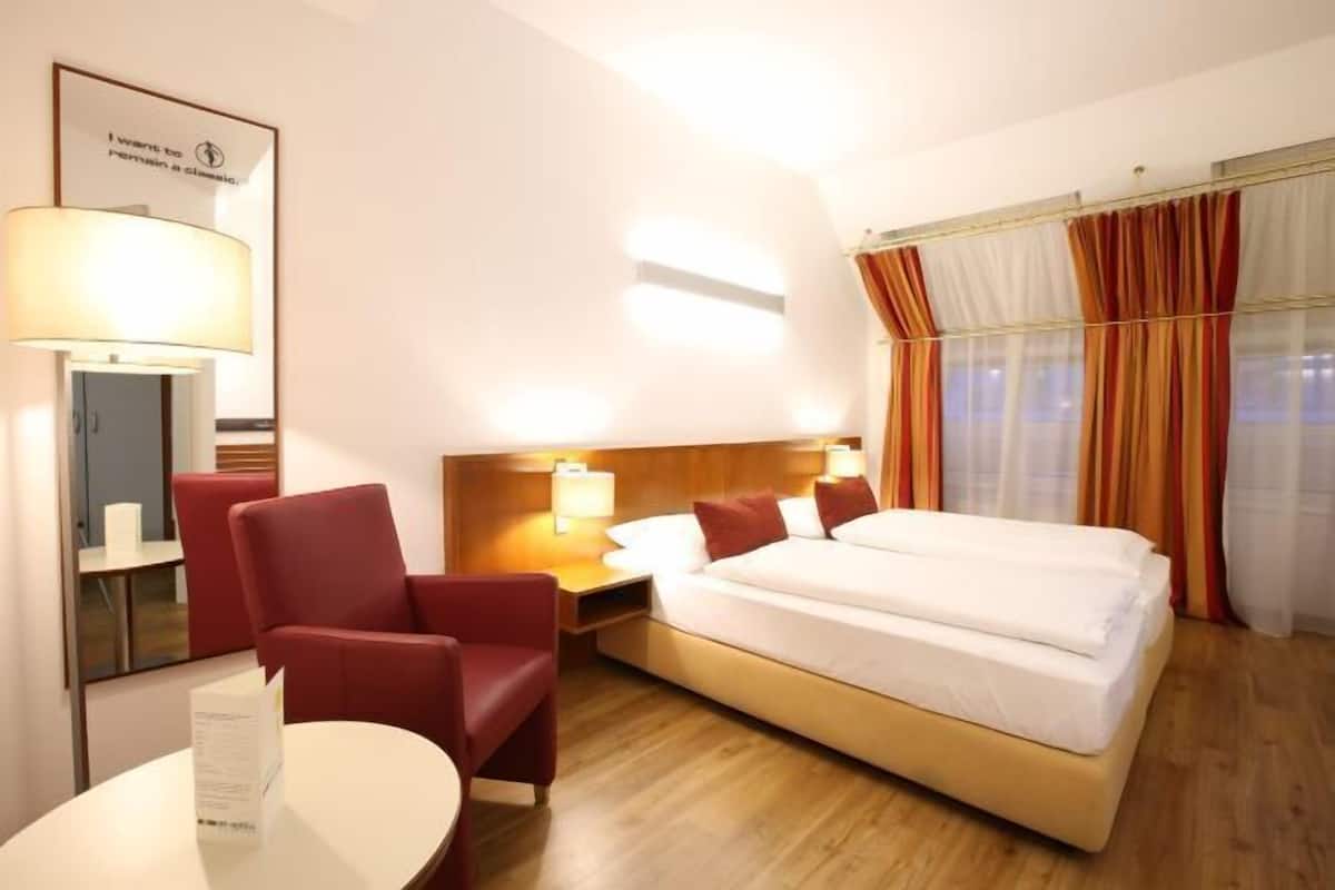 Premium bedding, minibar, in-room safe, desk