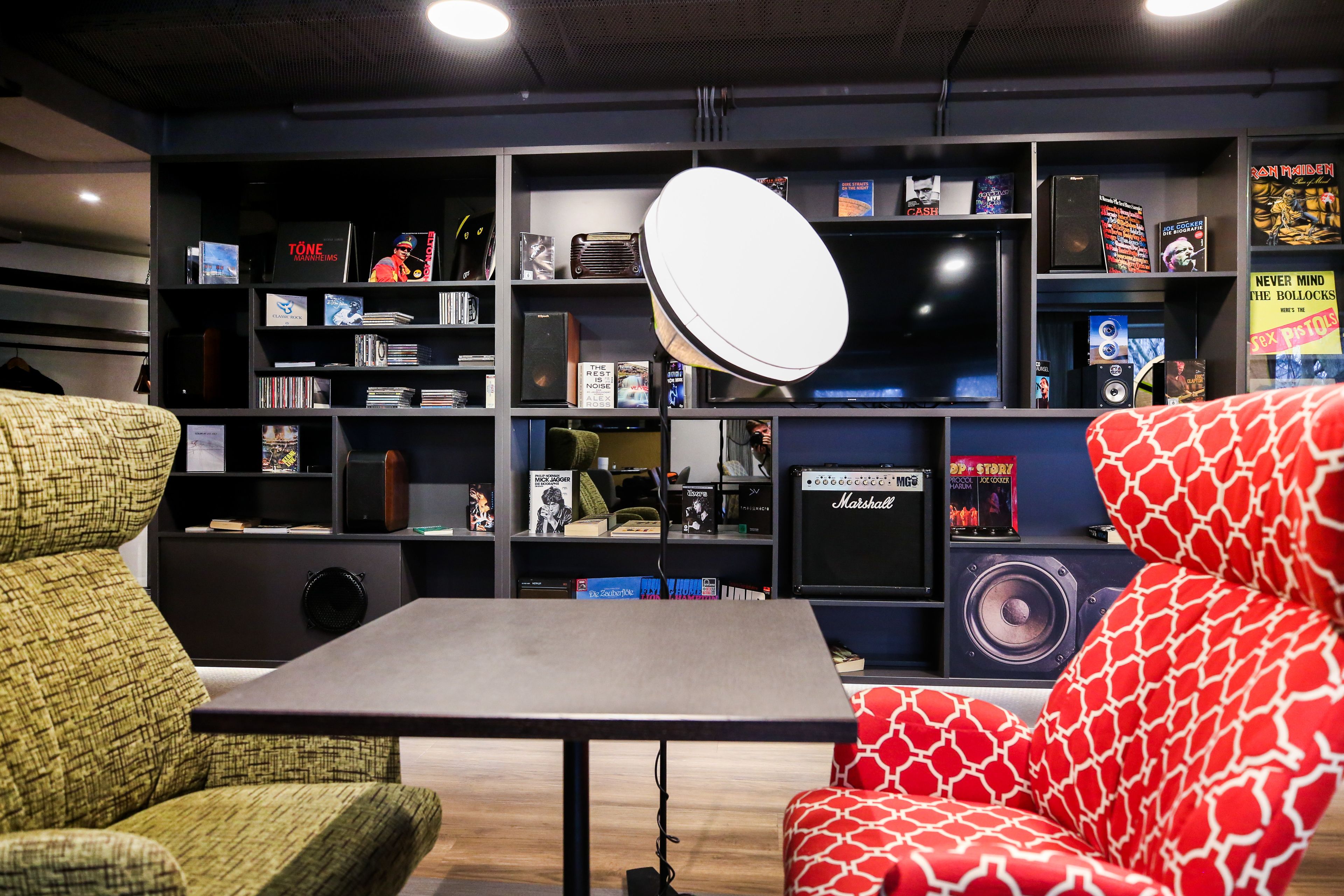 daily full breakfast (eur 22 per person)