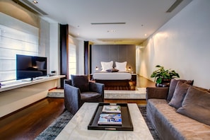 Loft Penthouse | Egyptian cotton sheets, premium bedding, pillowtop beds, minibar