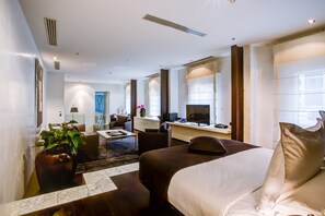 Loft Penthouse | Egyptian cotton sheets, premium bedding, pillowtop beds, minibar