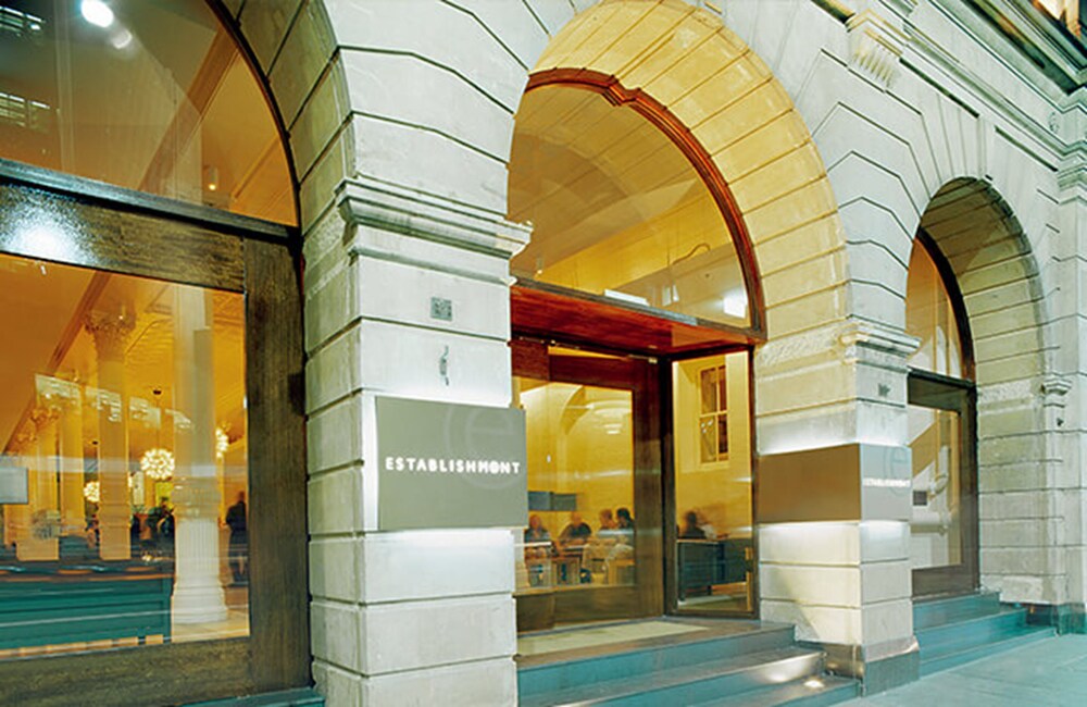 Establishment Hotel by null