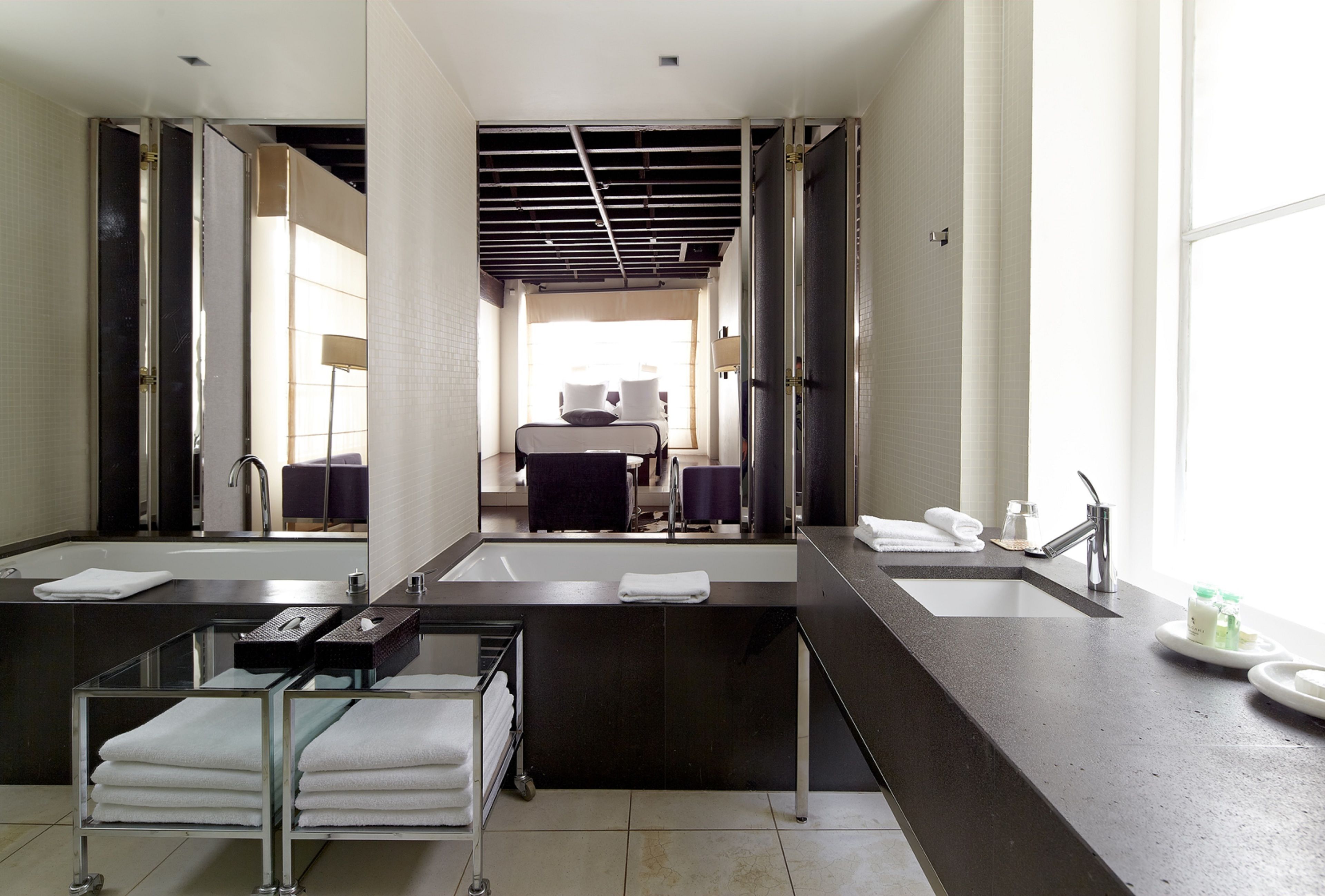 establishment room | egyptian cotton sheets, premium bedding, pillow-top beds, minibar