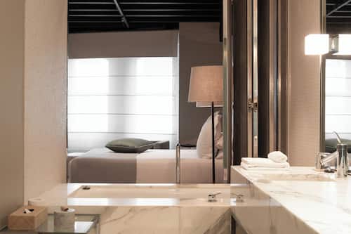 Studio | Bathroom