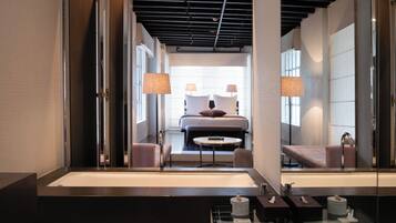 Establishment Room | Egyptian cotton sheets, premium bedding, pillowtop beds, minibar