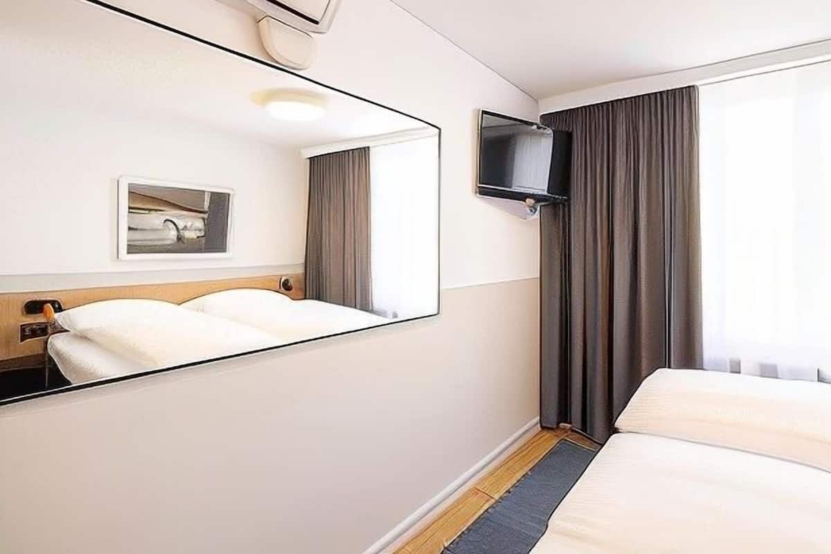 1 bedroom, premium bedding, down duvets, in-room safe