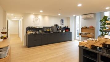 Desayuno buffet diario (CHF 20 por persona)